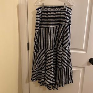 LOFT- high/low flowing black & white skirt